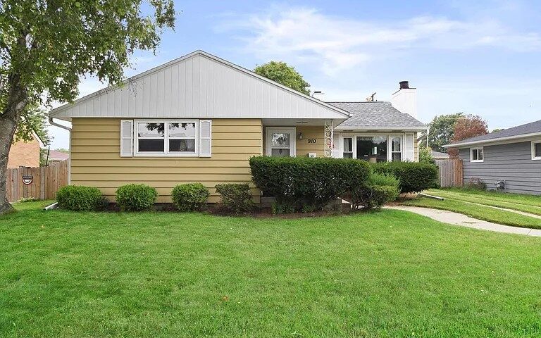 Bilingual Home Listing Agent in Kenosha, Find A Realtor in Kenosha, Buy a House in Racine